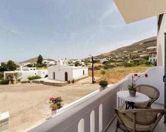 Panos Luxury Studios - Parikia - Balcony