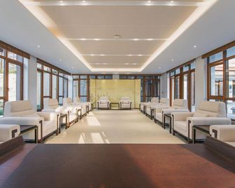 Yangzhou Seclusive Life Hot Spring Resort - Yangzhou - Lobby