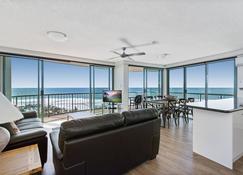 Key Largo Apartments - Maroochydore - Living room