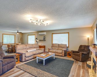 Roosevelt Suite Less Than 1 Mi to Teddy Roosevelt Park! - Medora - Wohnzimmer