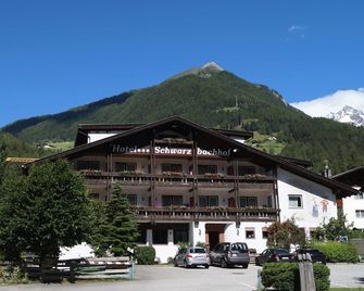Hotel Schwarzbachhof - Lutago - Building