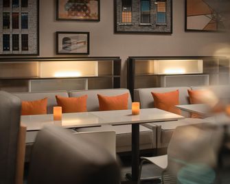 Hyatt House Schenectady/Mohawk Harbor - Schenectady - Bar