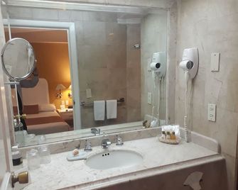 Country Plaza - Zapopan - Bathroom