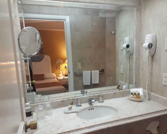 Country Plaza - Zapopan - Baño