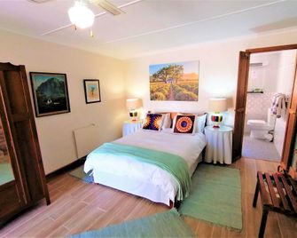 Squirrels Corner - Montagu
