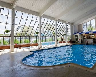 Perfect Spot for Soaking Up Some Sun & Sightseeing! Private Beach, Onsite Pools! - Falmouth - Pool