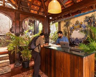 Madpackers Goa - Anjuna - Front desk