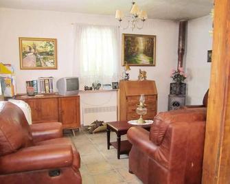 Beautiful Stone House Villa In Milina, Quiet Location, Close To The Seafront! - Milina - Living room