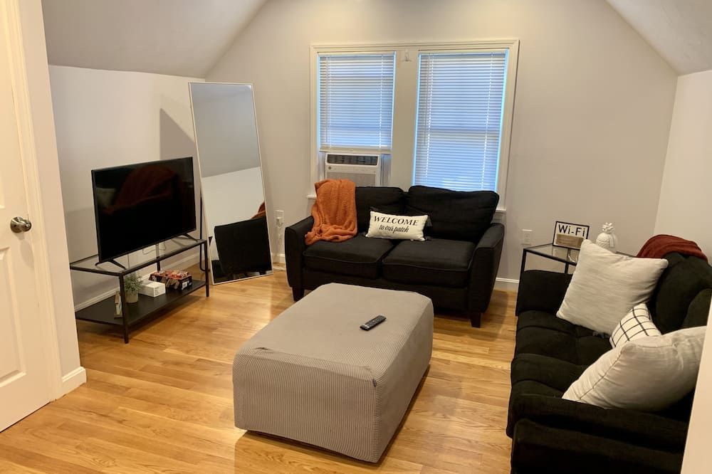 1 bedroom apartment with great views!