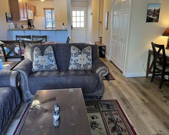 Lake Tahoe Townhome -Private Beach Tahoe Vista - Tahoe Vista - Living room