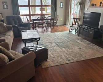 Beautiful Cayuga Lake - Ithaca - Living room