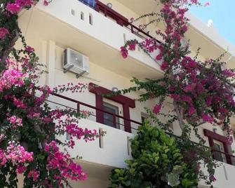 Knossos Hotel - Kalamaki - Building