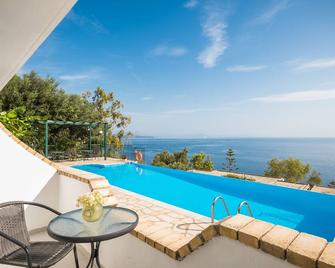 Four-Bedroom Villa Eleni by Konnect, with Private Pool & Stunning Seaview - Korfu - Uima-allas