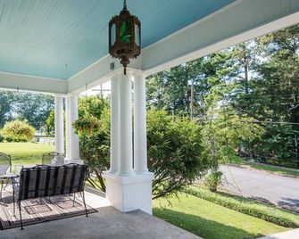 Historic Song Ranch Manor - Sheffield - Balcón