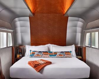 فندق ذا فيرب - بوسطن - غرفة نوم