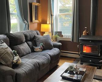1920 brick close to down - Elkins - Living room