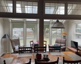 Family getaway to Lake Junaluska - Lake Junaluska - Dining room