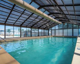 Quittin' Time Stay for 6 With Golf Course Views & Resort Amenities - 布蘭森 - 游泳池