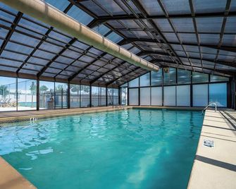 Quittin Time Stay for 6 With Golf Course Views & Resort Amenities - Branson - Svømmebasseng