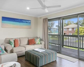 Oscar's - Inverloch - Living room