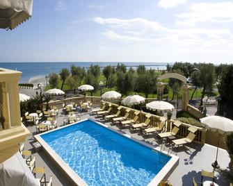 Grand Hotel Vittoria - Pesaro - Pool