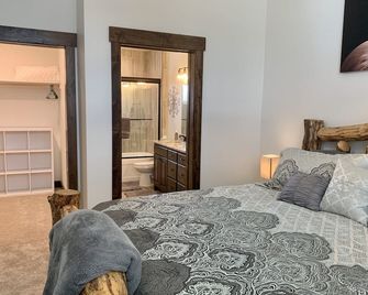 Mountain Town Getaway in Teton Valley - Victor - Chambre