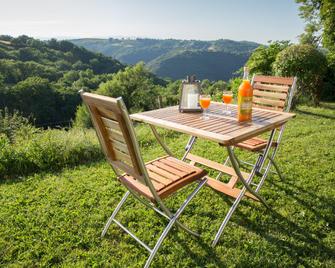 L'echappee Tremoussante - La Motte-de-Galaure - Patio