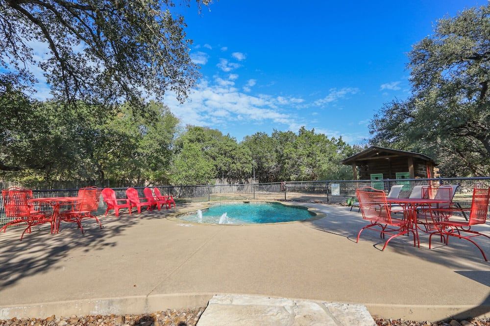 Resort Swimming Pool, Fire Pit, Grill, and Bocce Ball Court - Sleeps 4! - Wimberley - Piscina