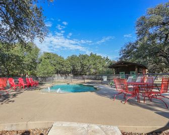 Resort Swimming Pool, Fire Pit, Grill, and Bocce Ball Court - Sleeps 4! - Wimberley - Piscina