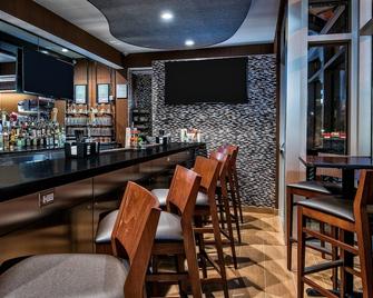 Fairfield Inn & Suites by Marriott Van Canton Area - Van - Bar