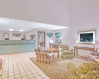 Days Inn by Wyndham Wytheville - Wytheville - Рецепція