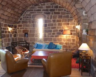 Beautiful old typical house, magnificent view, very quiet location - Faugères - Lounge