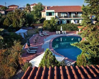 Eden - Afytos - Pool