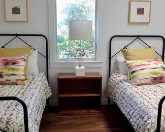 Gorgeous 2Bd + Loft with Deck and Gardens. Soaring 20 ft ceilings, huge windows! - Greenbrae - Bedroom
