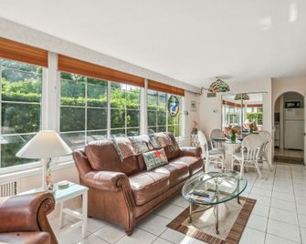 Banyan House Vacation Rentals - Venice
