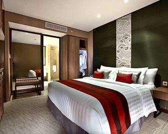 Aston Priority Simatupang Hotel And Conference Center - Jakarta - Bedroom