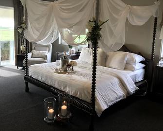 Chateau Pritchard - Lincoln - Bedroom