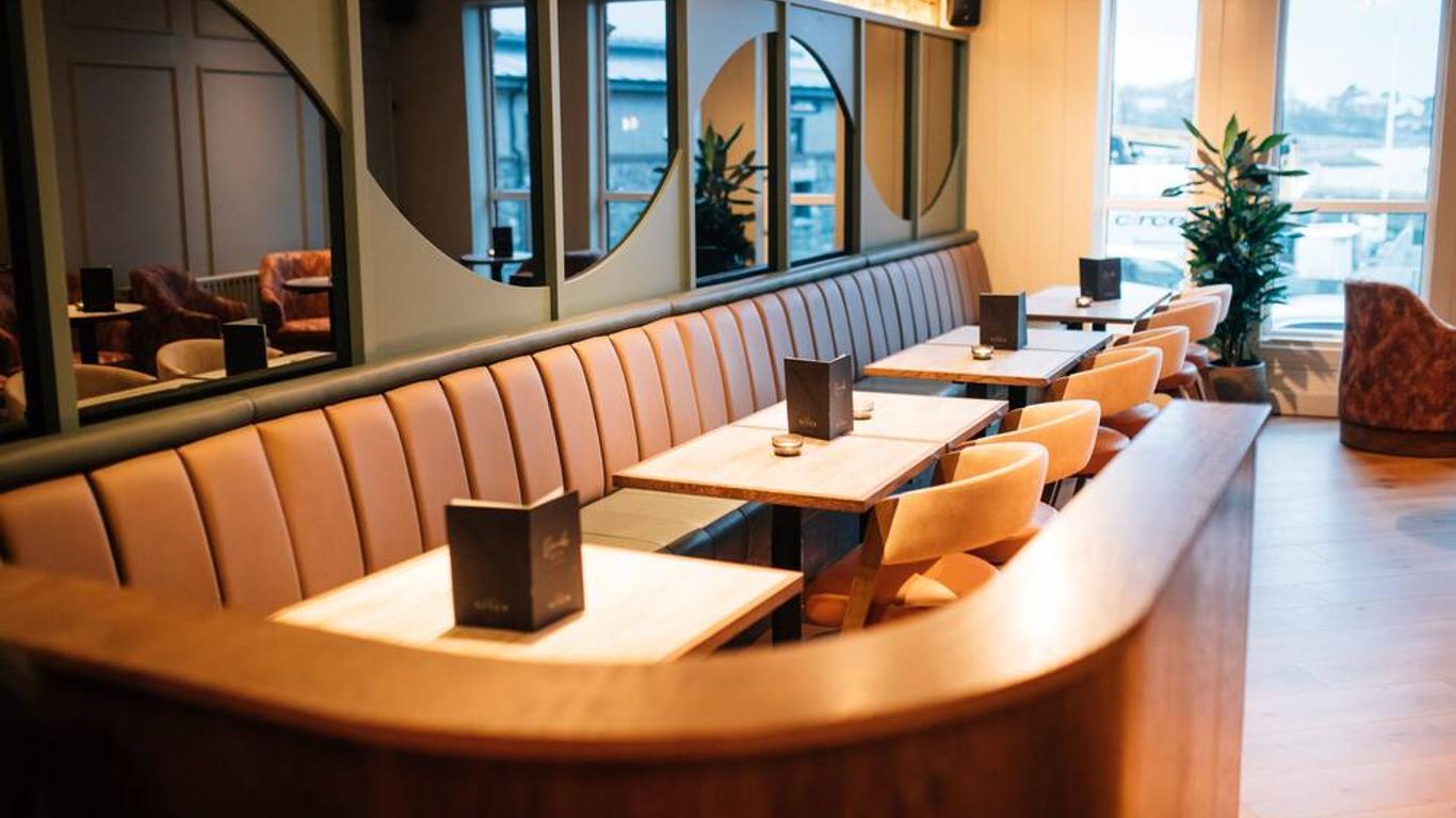 ذا سالتي دوج هوتل آند بيسترو