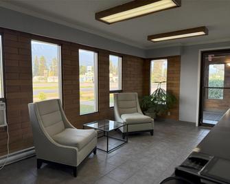 SureStay by Best Western Smithers - Smithers - Lobby