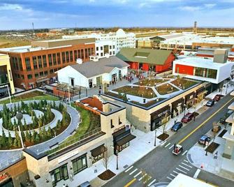 Home among the Nook in Hamilton Ohio - Hamilton - Building
