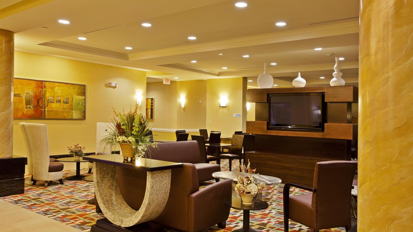 Holiday Inn Express & Suites Orlando - International Drive By IHG