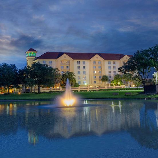Building view of La Quinta Inn & Suites by Wyndham Jacksonville Butler Blvd