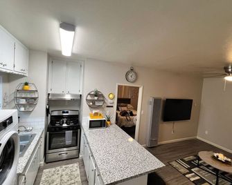 Updated 1 bedroom near shopping and restaurants - Hanford - Кухня