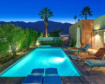 Casa Primrose - Central Location, Spectacular Mountain Views, Close to Downtown - Palm Springs - Pool