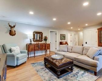 Bellview Cottage - Mountain House Vacation Rental - Hot Springs - Sala de estar