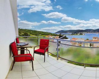 Apartments by the sea Vis - 2428 - Vis - Balcony