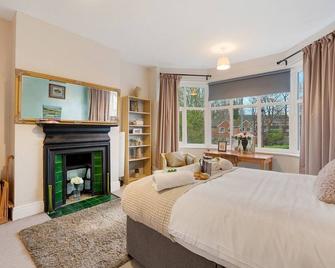 Pass the Keys Spacious 5-Bedroom House in the charming suburb of Fallowfield - Mánchester - Habitación
