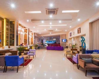 Daima Hotel Padang - Padang - Lobby