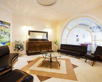 Dome Hotel - Kyrenia - Hall d’entrée