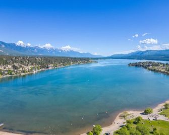 Chic Retreat, Modern, Pool, Hot Tub, Gym - Invermere